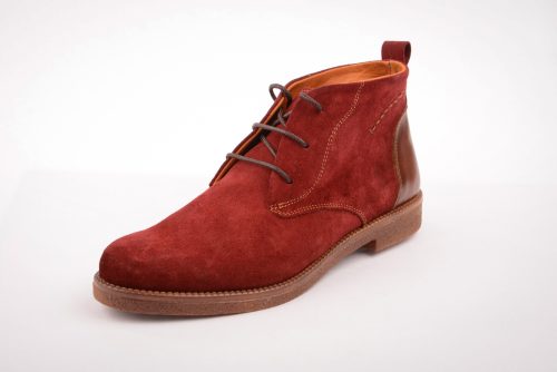 کفش قرمز برای عکاسی محصول